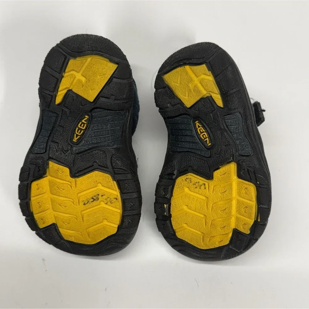 Keen Little Kids Toddlers Newport Closed Toe Waterproof Outdoor Sandals, Size 4